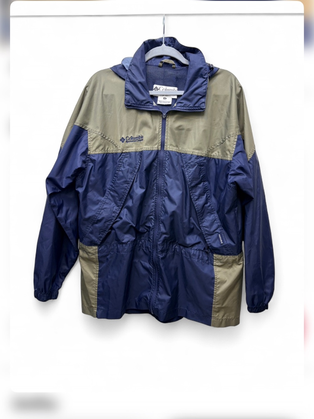 Columbia Vintage Men’s Navy and Dark GreenTwo-Tone Packable Windbreaker